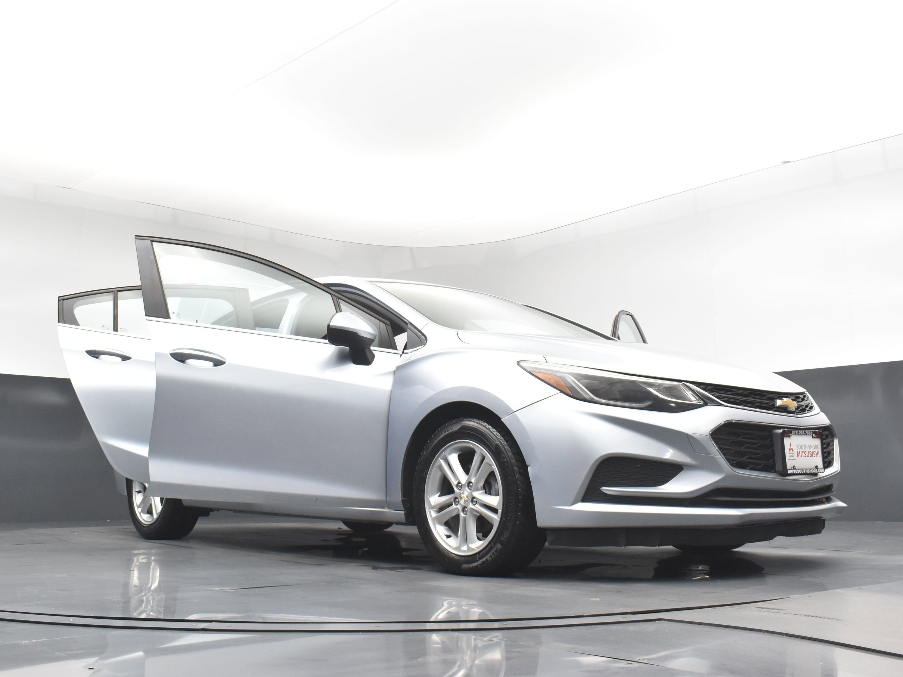 Used 2017 Chevrolet Cruze LT image 33