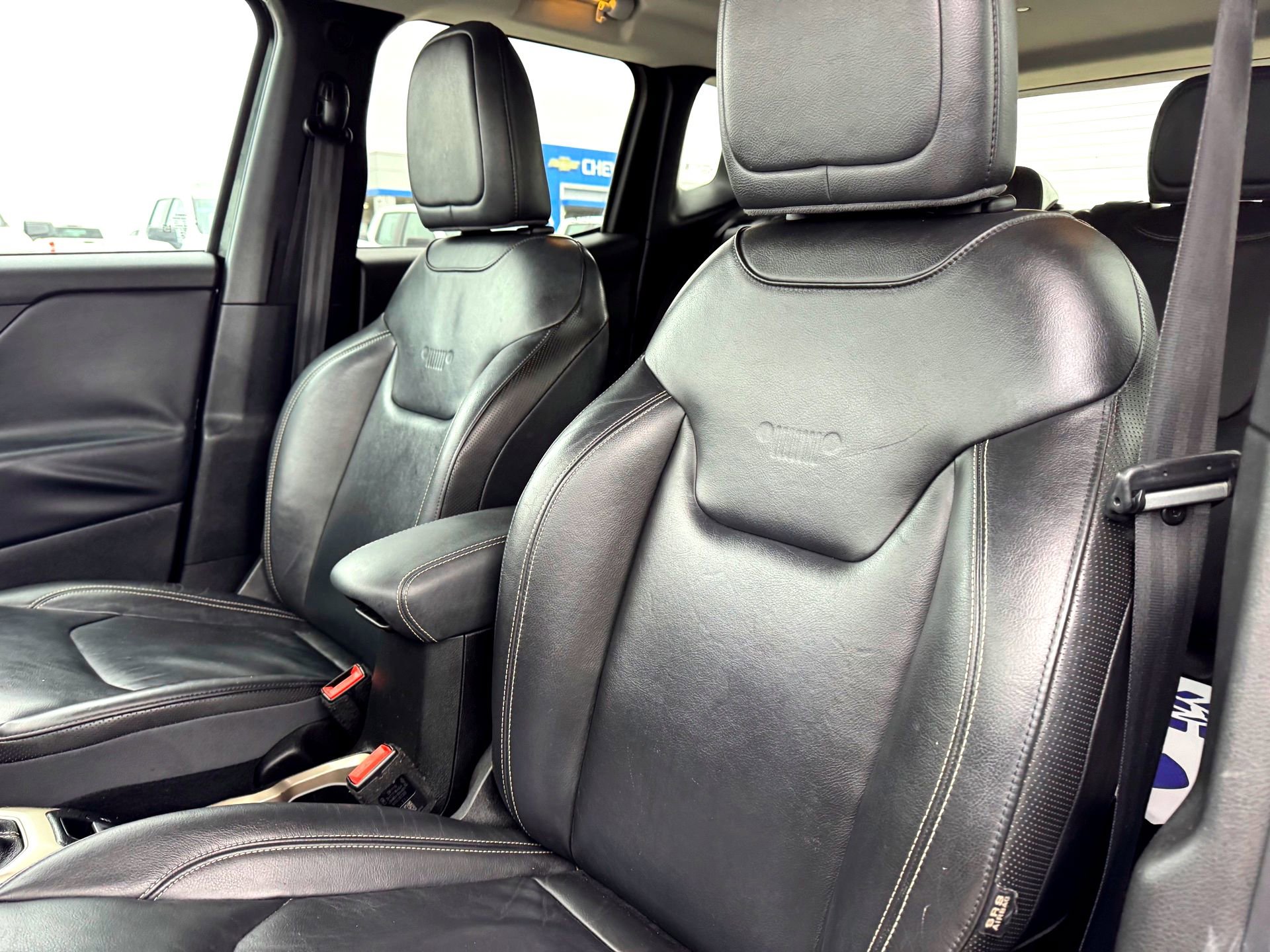 Used 2016 Jeep Renegade Limited image 13