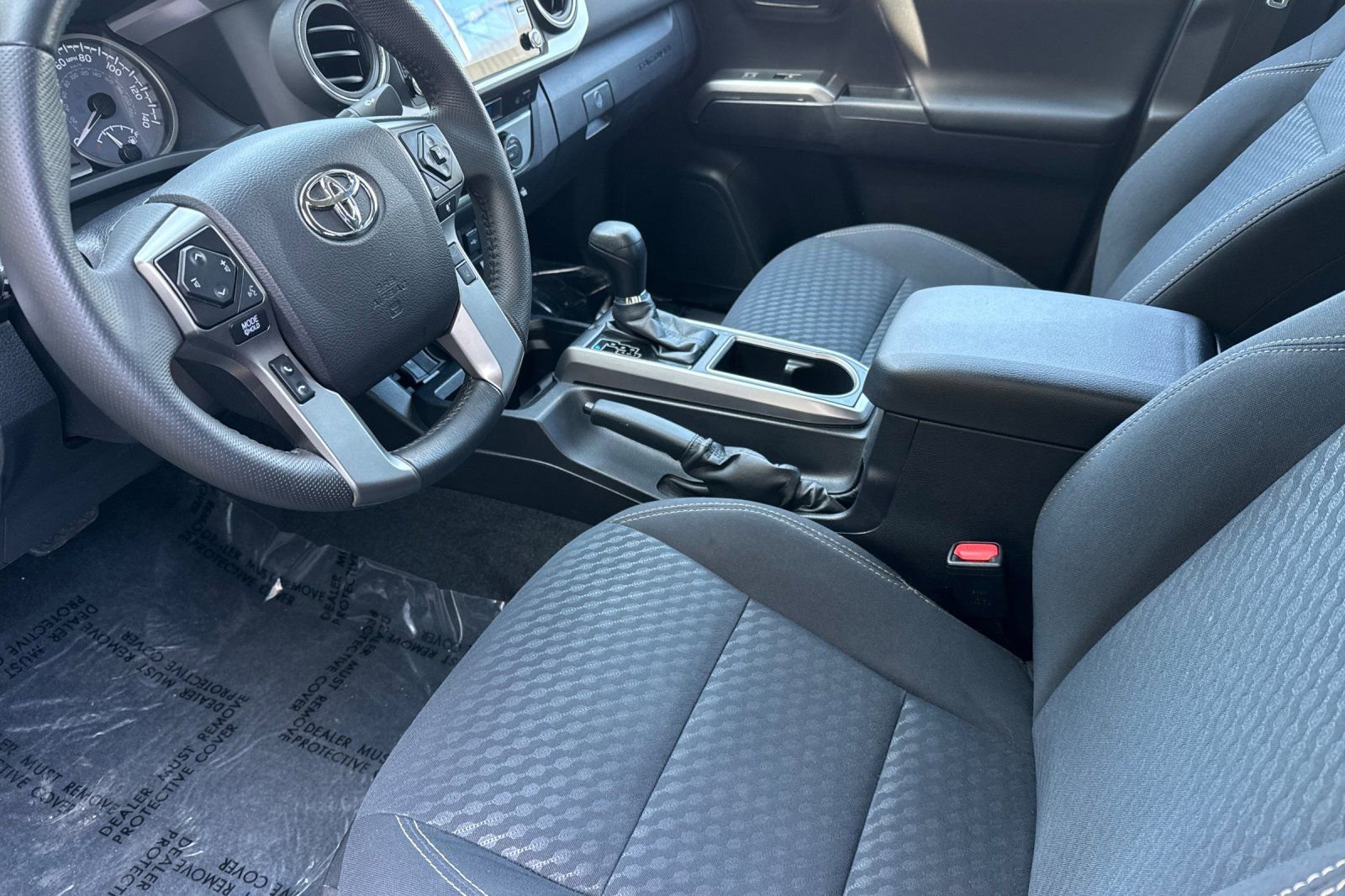 Used 2021 Toyota Tacoma SR5 w/ Trail Edition image 11