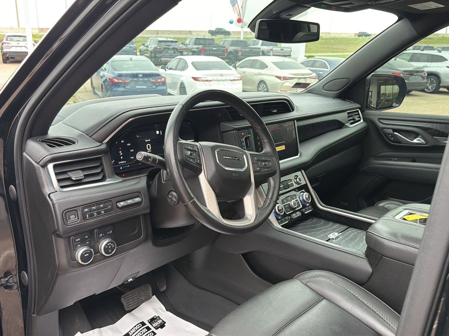 Used 2022 GMC Yukon Denali AWD/4WD image 25