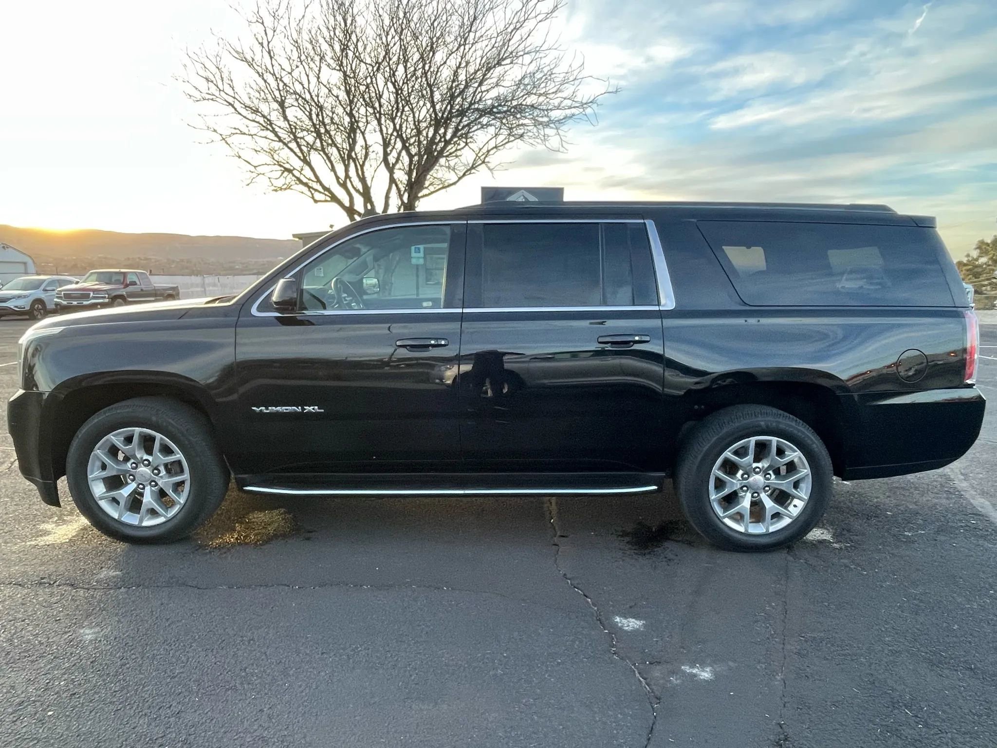 Used 2015 GMC Yukon XL SLT w/ Open Road Package image 1