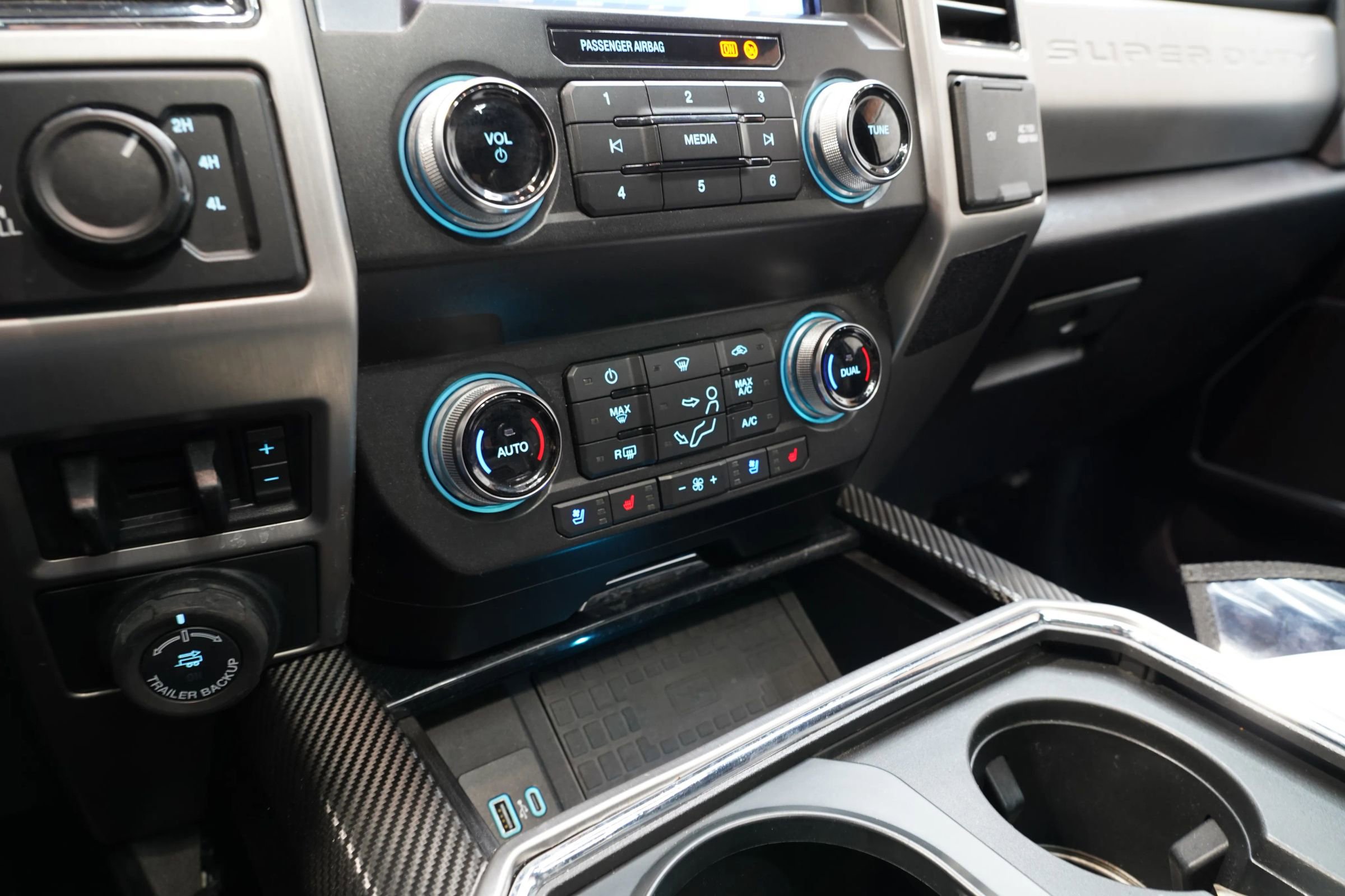 Used 2020 Ford F350 Platinum w/ FX4 Off-Road Package image 51