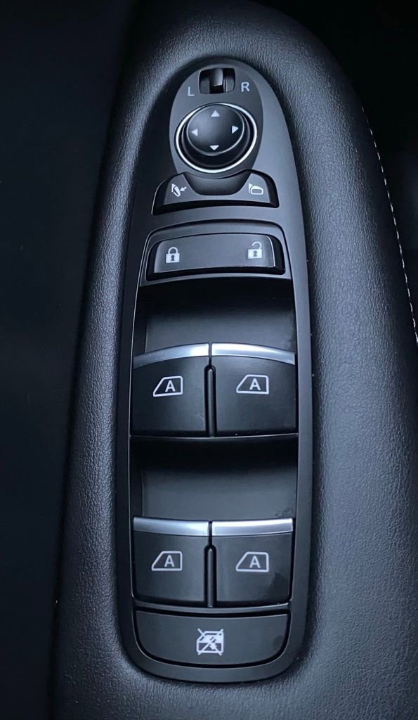 Used 2022 INFINITI QX50 Sensory image 25