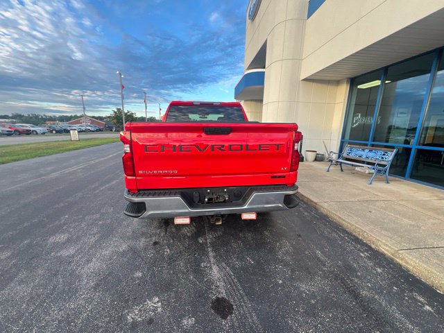 Used 2022 Chevrolet Silverado 1500 LT AWD/4WD image 4