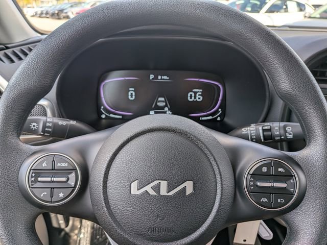 Used 2025 Kia Soul LX w/ LX Technology Package FWD image 32