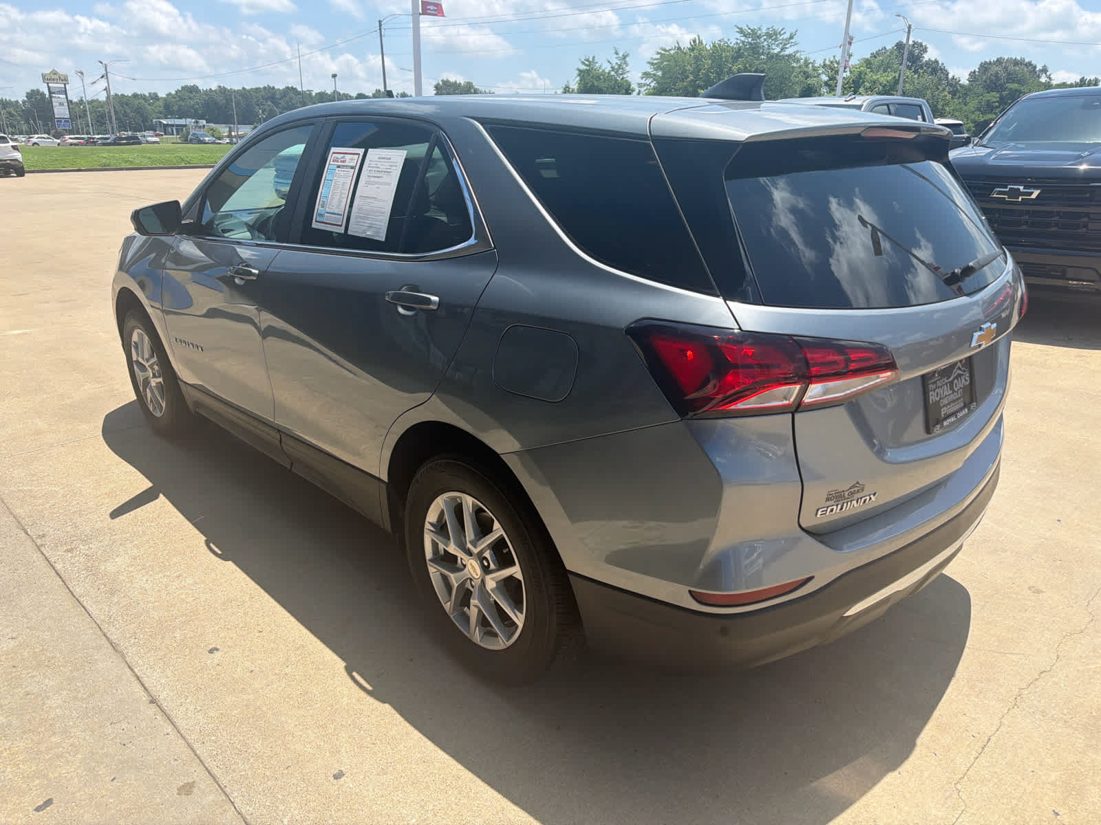 Used 2023 Chevrolet Equinox LT w/ Driver Convenience Package AWD/4WD image 4