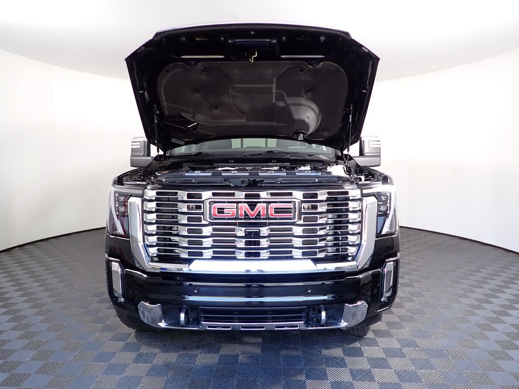 Used 2024 GMC Sierra 3500 Denali w/ Denali Reserve Package AWD/4WD image 10