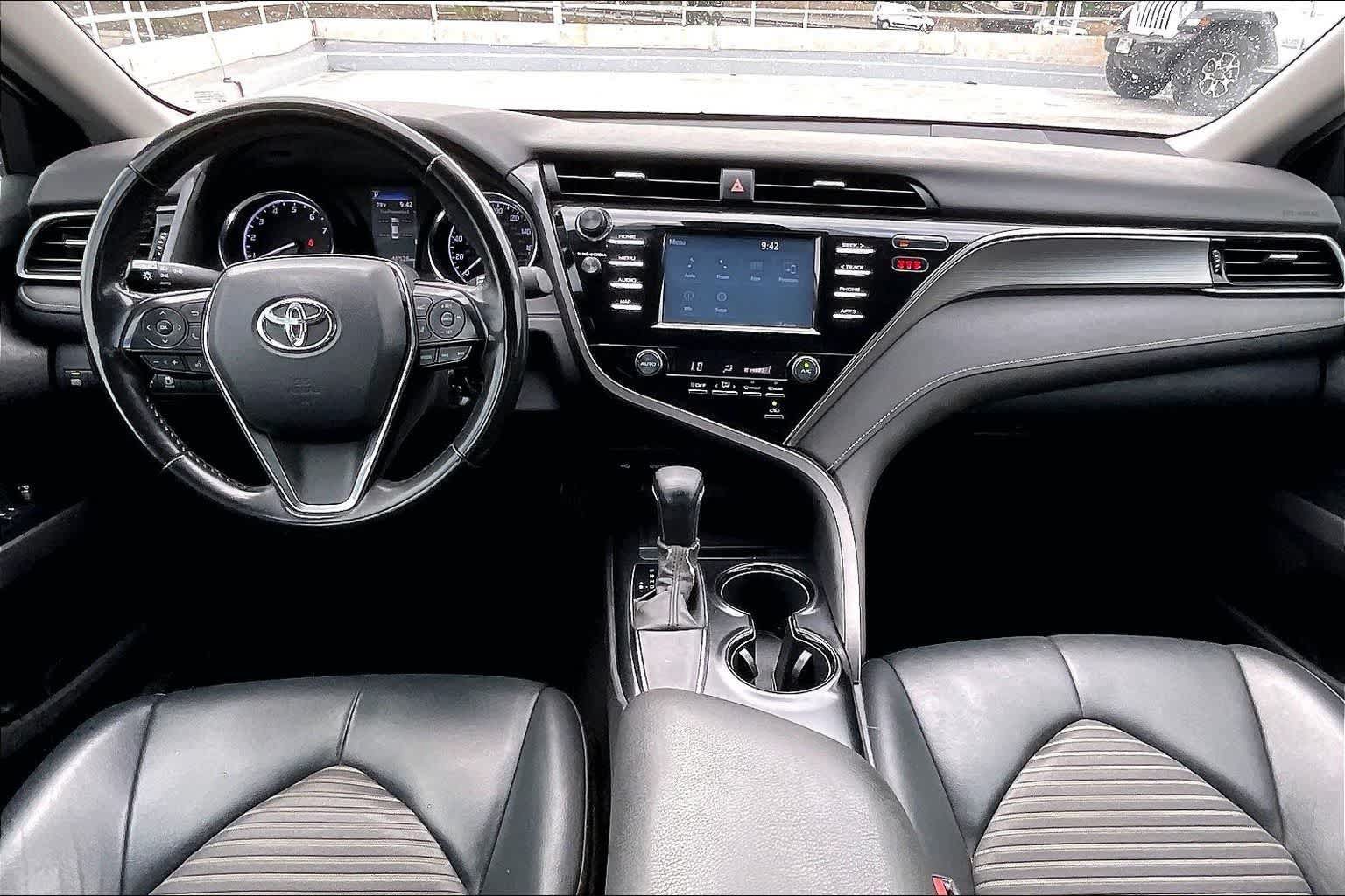 Used 2020 Toyota Camry SE FWD image 10