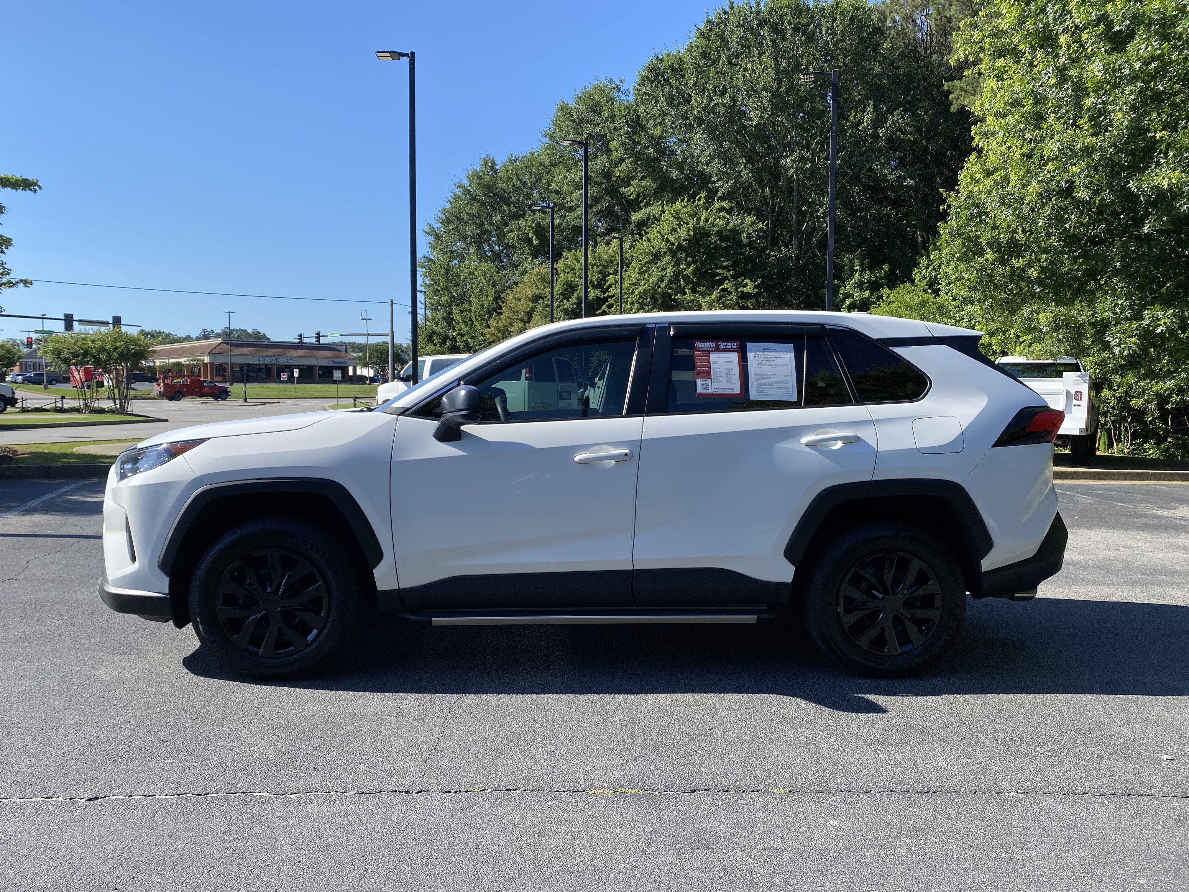 Used 2022 Toyota RAV4 LE FWD image 6