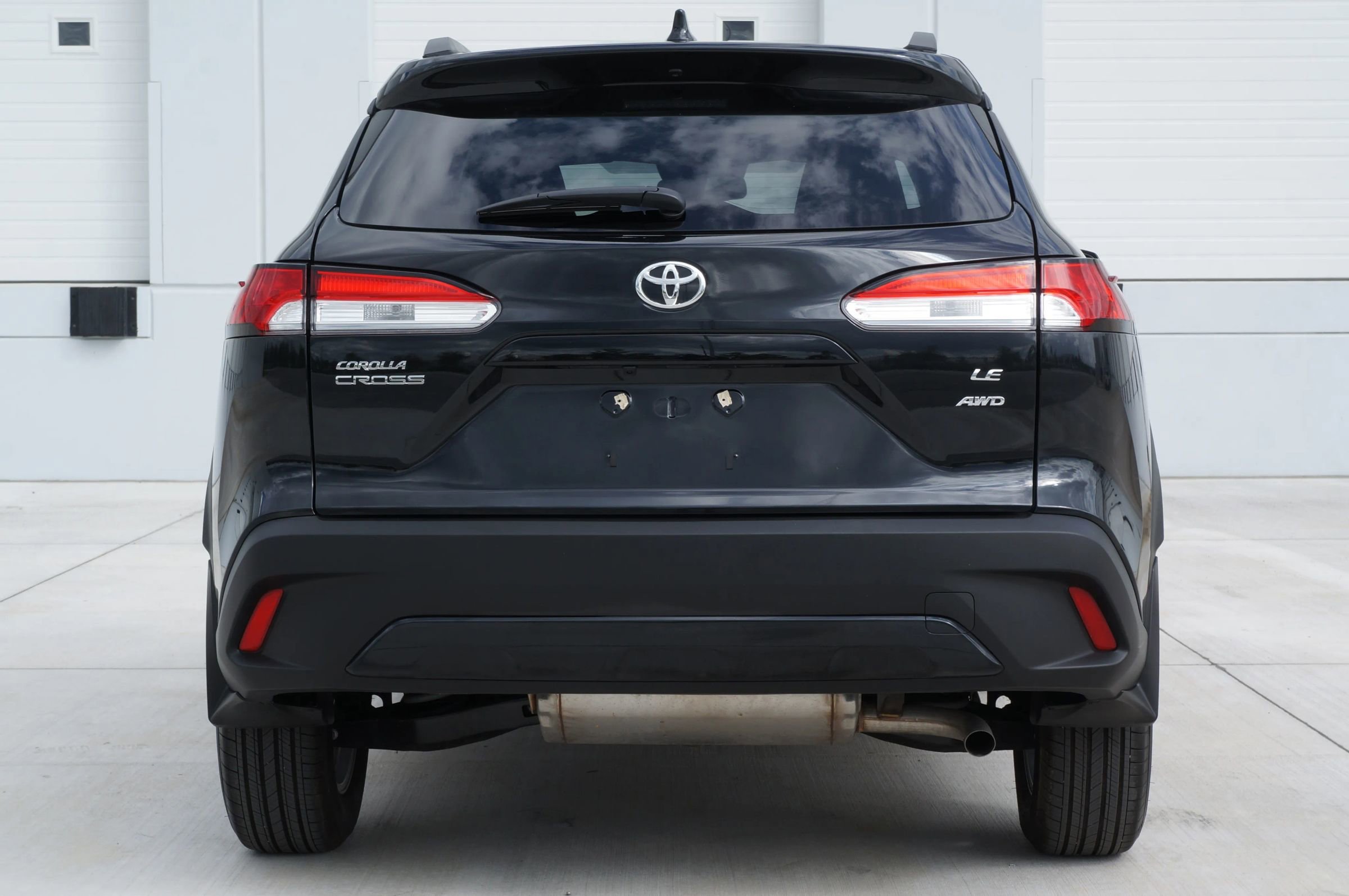 Used 2025 Toyota Corolla Cross LE image 12