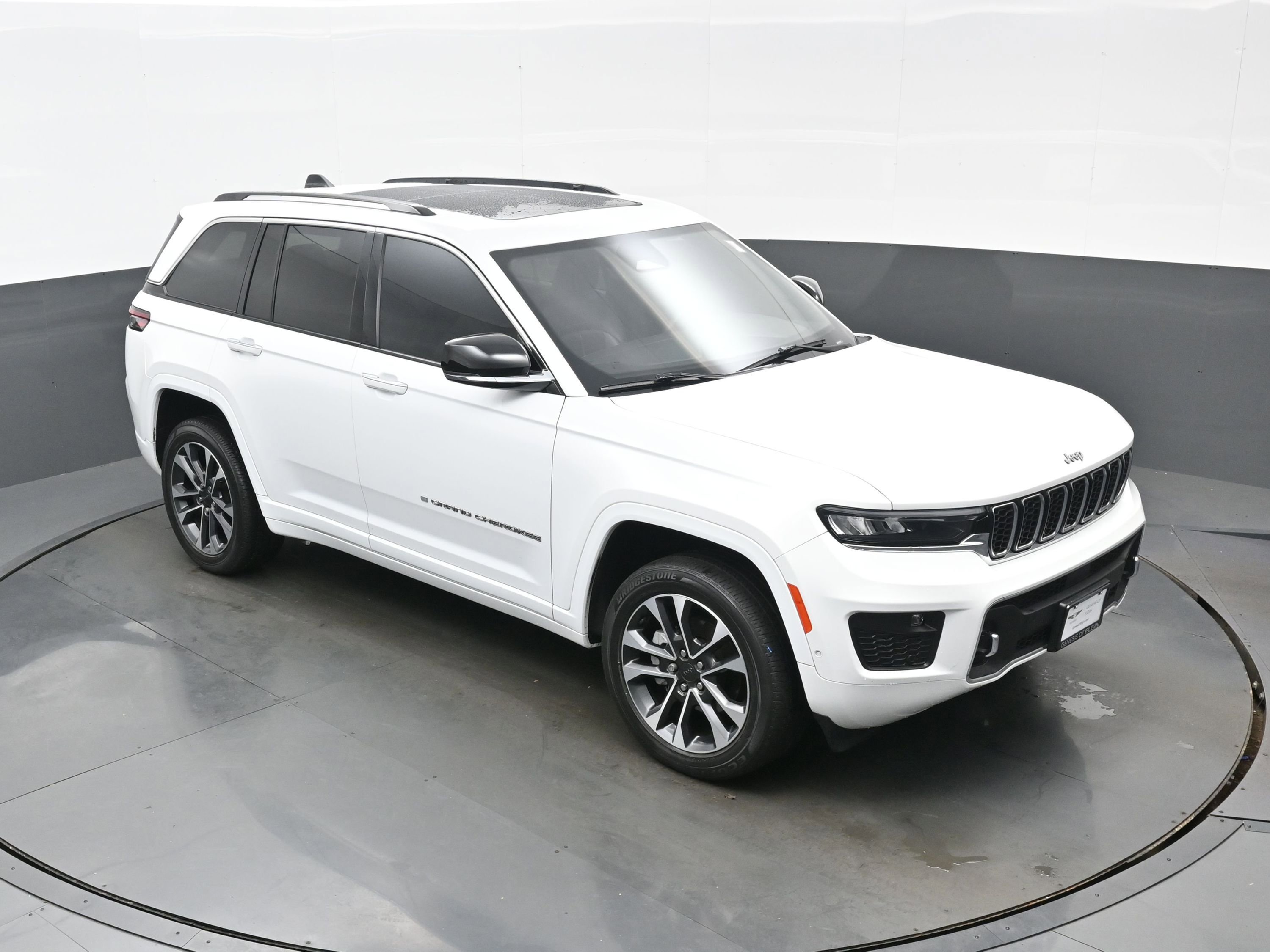 Used 2023 Jeep Grand Cherokee Overland AWD/4WD image 27