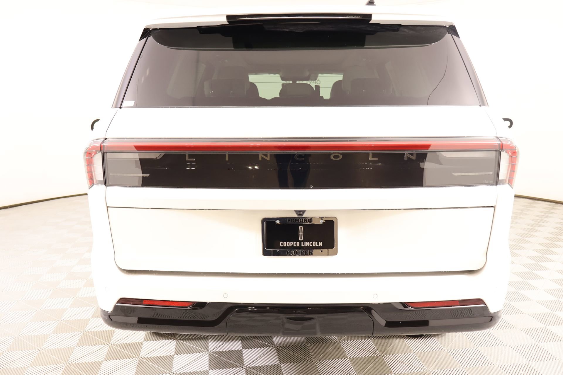 New 2026 Lincoln Navigator Reserve w/ Jet Appearance Package image 24