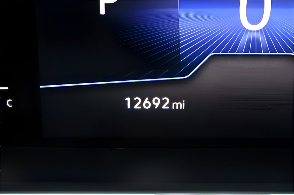 Used 2025 Volkswagen Taos SE image 18