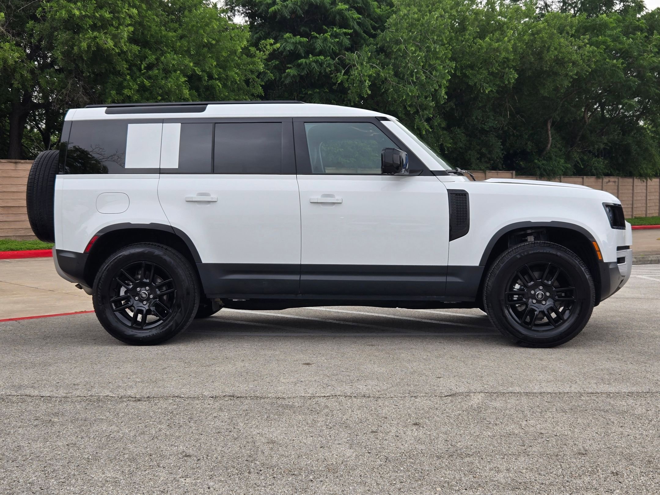 Used 2025 Land Rover Defender 110 S AWD/4WD video 2