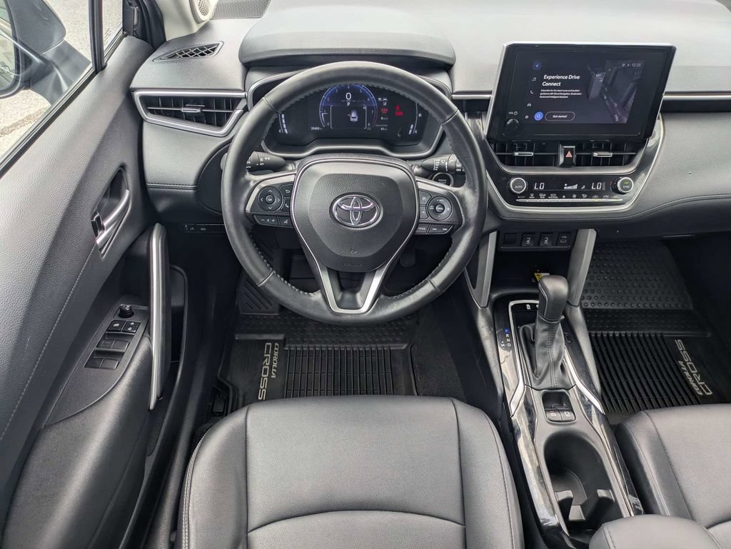 Used 2023 Toyota Corolla Cross XLE w/ Convenience Package AWD/4WD image 18
