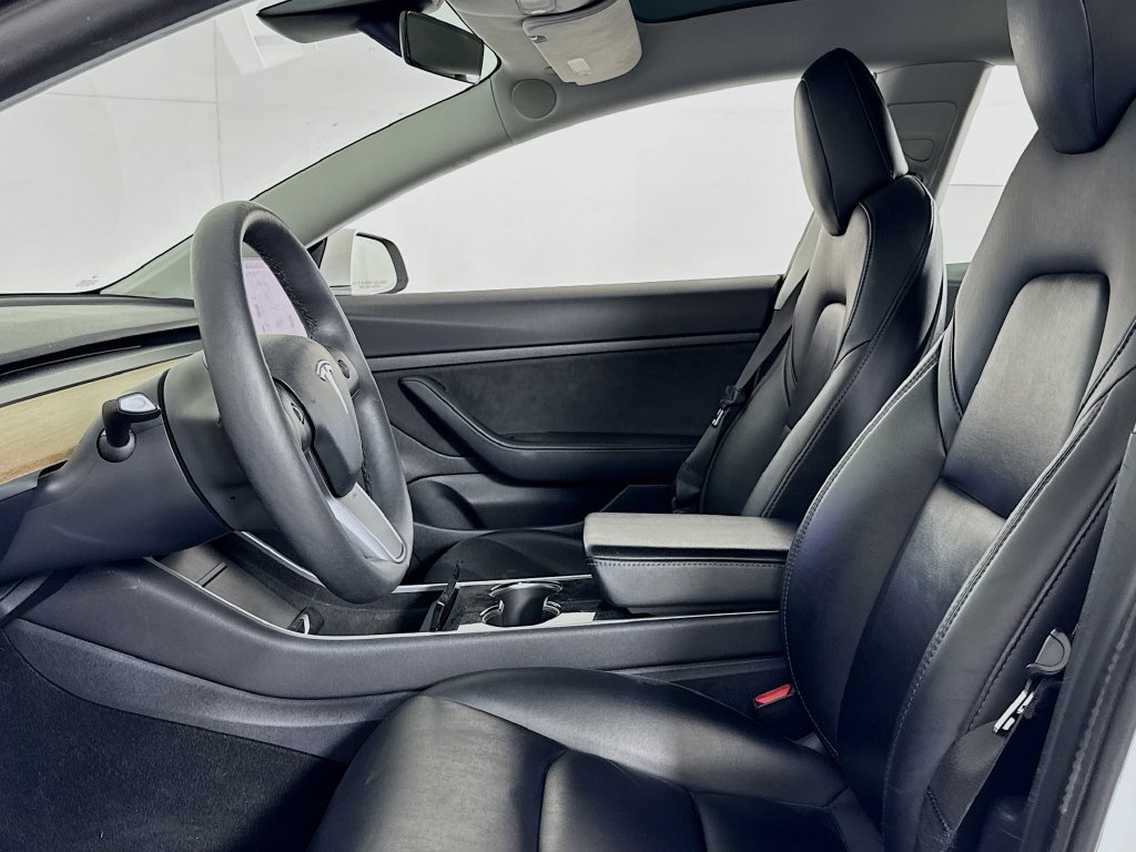 Used 2020 Tesla Model 3 Standard Range RWD image 11