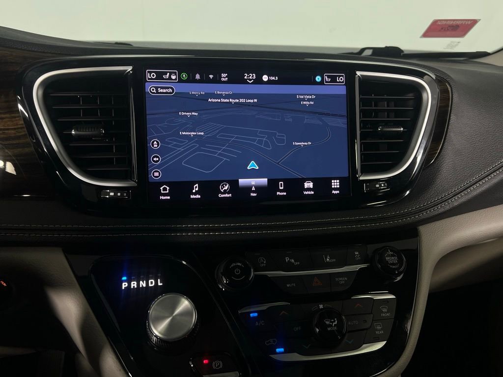 Used 2024 Chrysler Pacifica Limited image 18