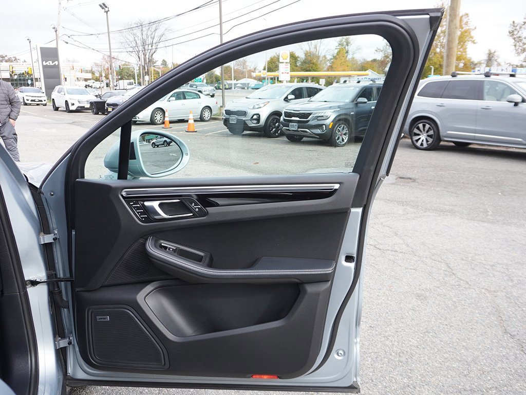 Used 2022 Porsche Macan image 24