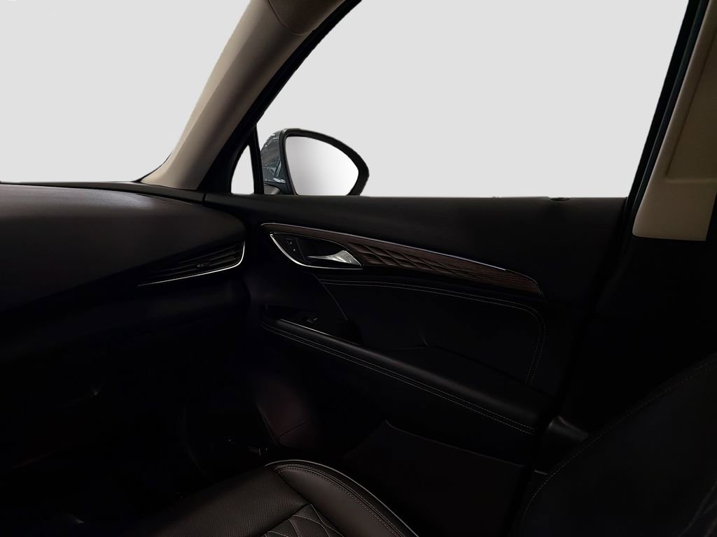 Used 2023 Buick Envision Avenir image 26