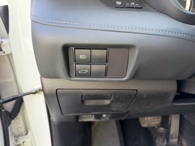 Used 2022 Toyota Highlander LE AWD/4WD image 17