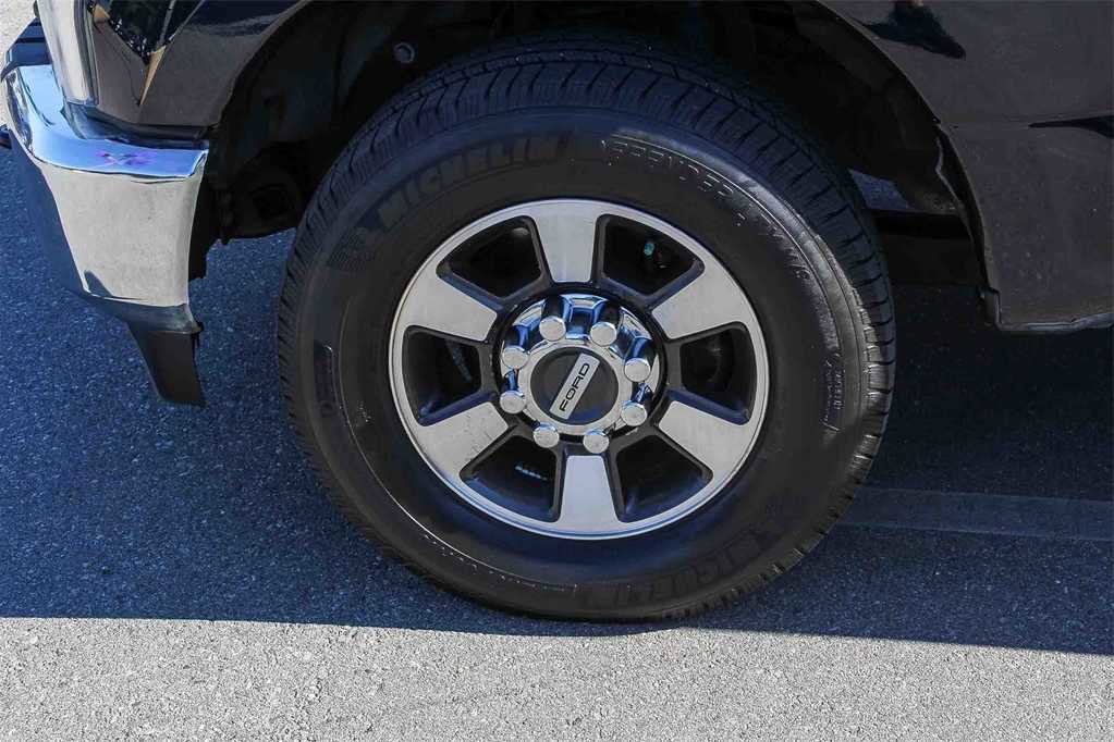 Used 2022 Ford F250 XL w/ Power Equipment Group image 9