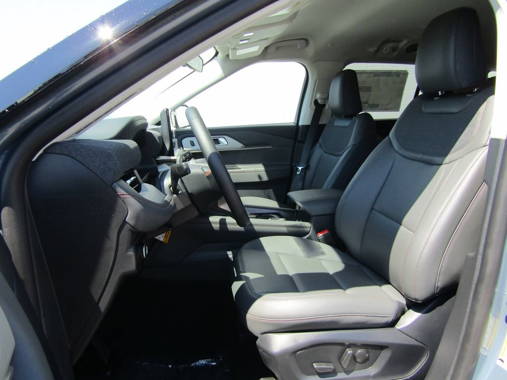 New 2026 Ford Explorer Active w/ Active Comfort Package AWD/4WD image 3