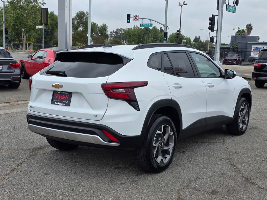 Used 2026 Chevrolet Trax LT FWD image 5