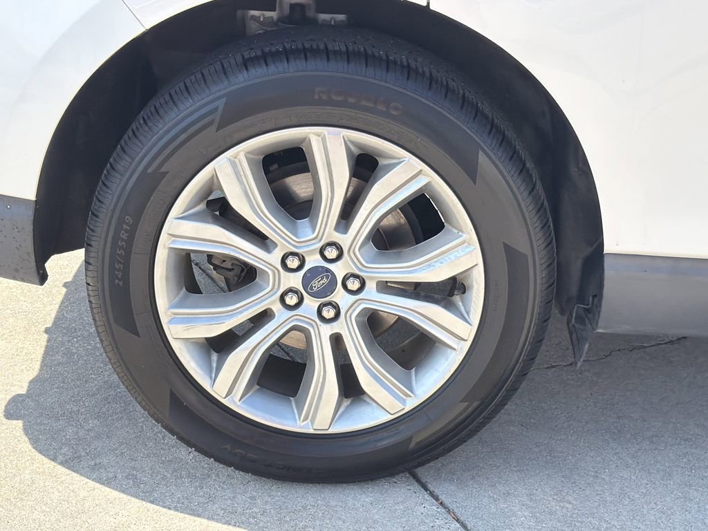 Used 2019 Ford Edge Titanium w/ Cold Weather Package image 17