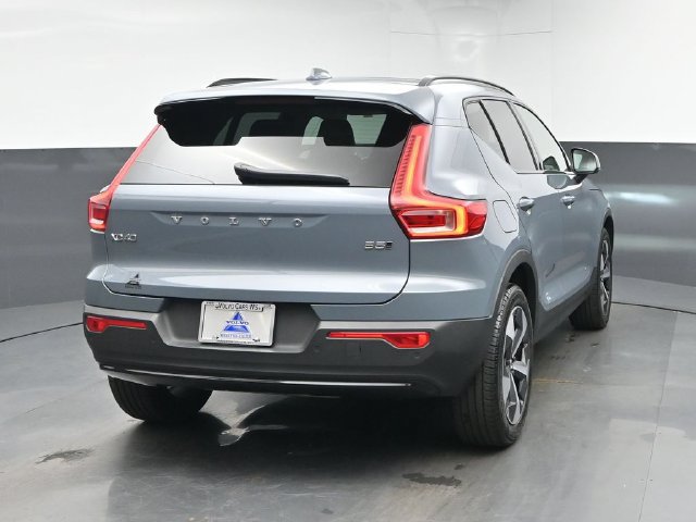 Used 2023 Volvo XC40 B5 Plus w/ Protection Package Premier AWD/4WD image 8