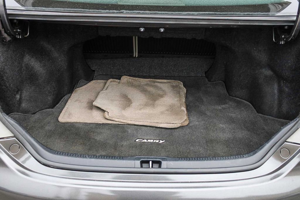 Used 2012 Toyota Camry XLE w/ Leather Pkg image 26