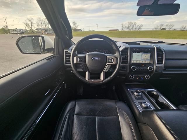 Used 2018 Ford Expedition XLT w/ Equipment Group 202A AWD/4WD image 13