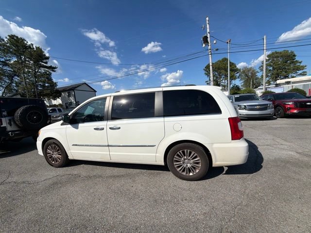 Used 2011 Chrysler Town & Country Limited FWD image 26