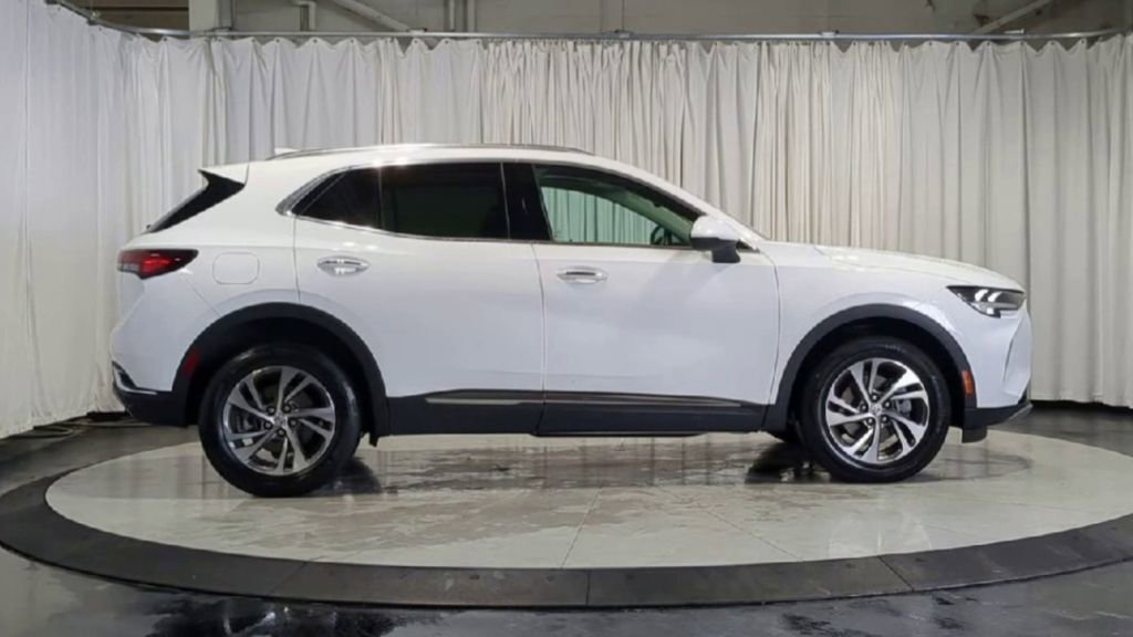 Used 2023 Buick Envision Essence image 9