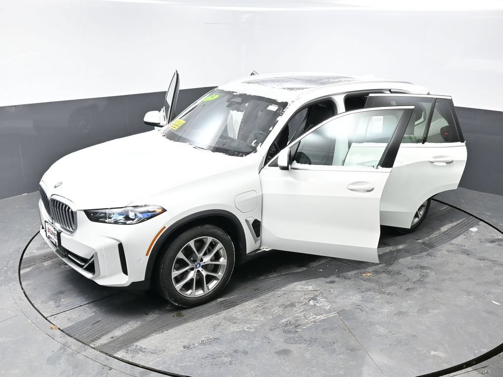Used 2025 BMW X5 xDrive50e AWD/4WD image 51