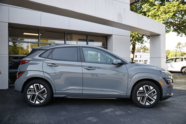 Used 2023 Hyundai Kona SE w/ Cargo Package FWD image 4