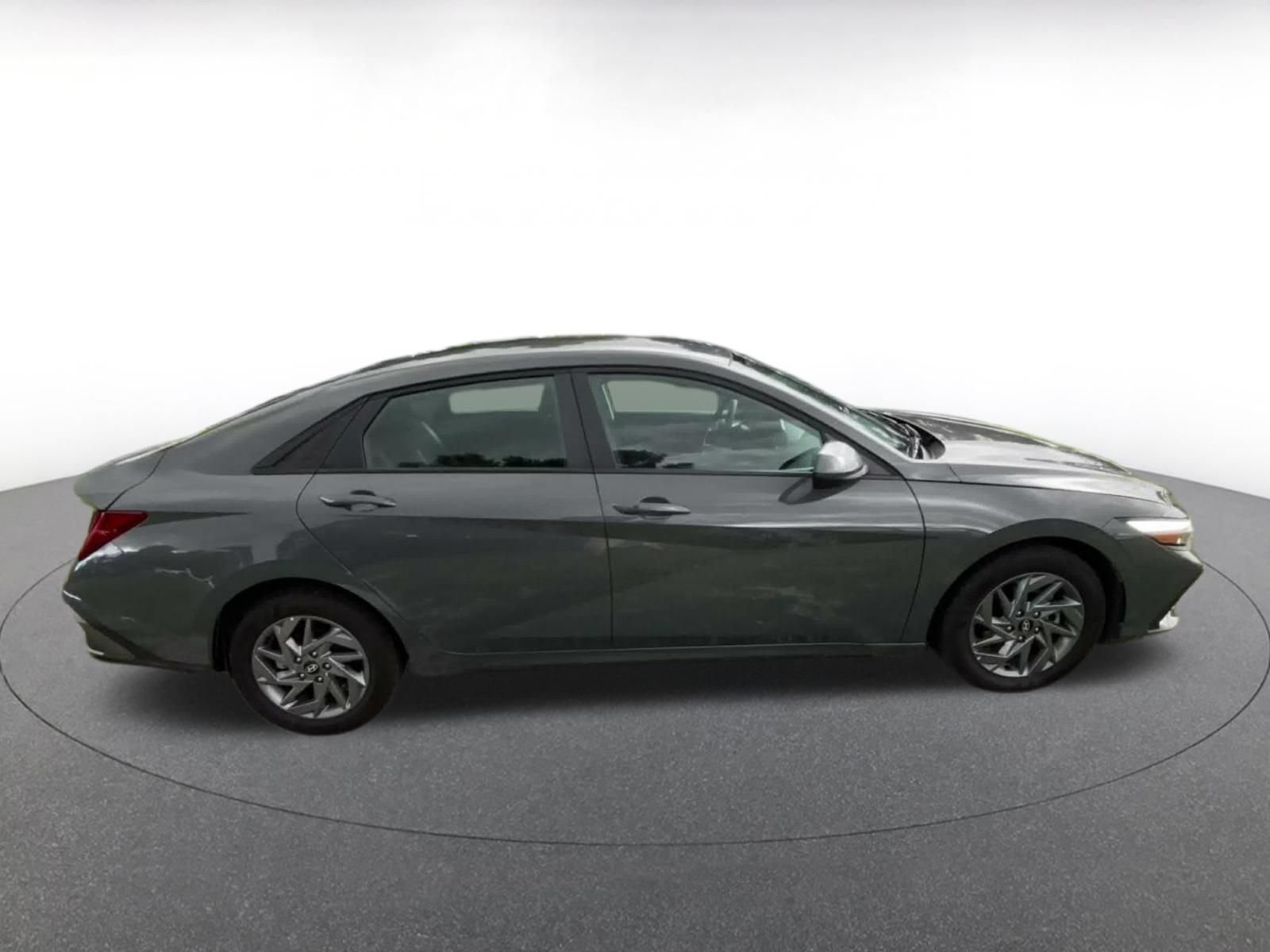 Used 2026 Hyundai Elantra Hybrid FWD image 16