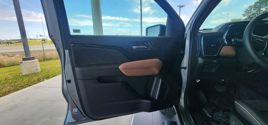 Used 2026 GMC Canyon AT4 w/ Technology Plus Package AWD/4WD image 11