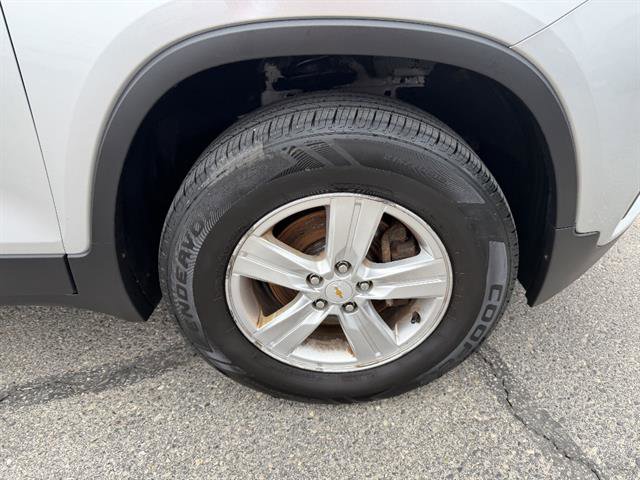 Used 2017 Chevrolet Trax LT w/ LT Convenience Package AWD/4WD image 7