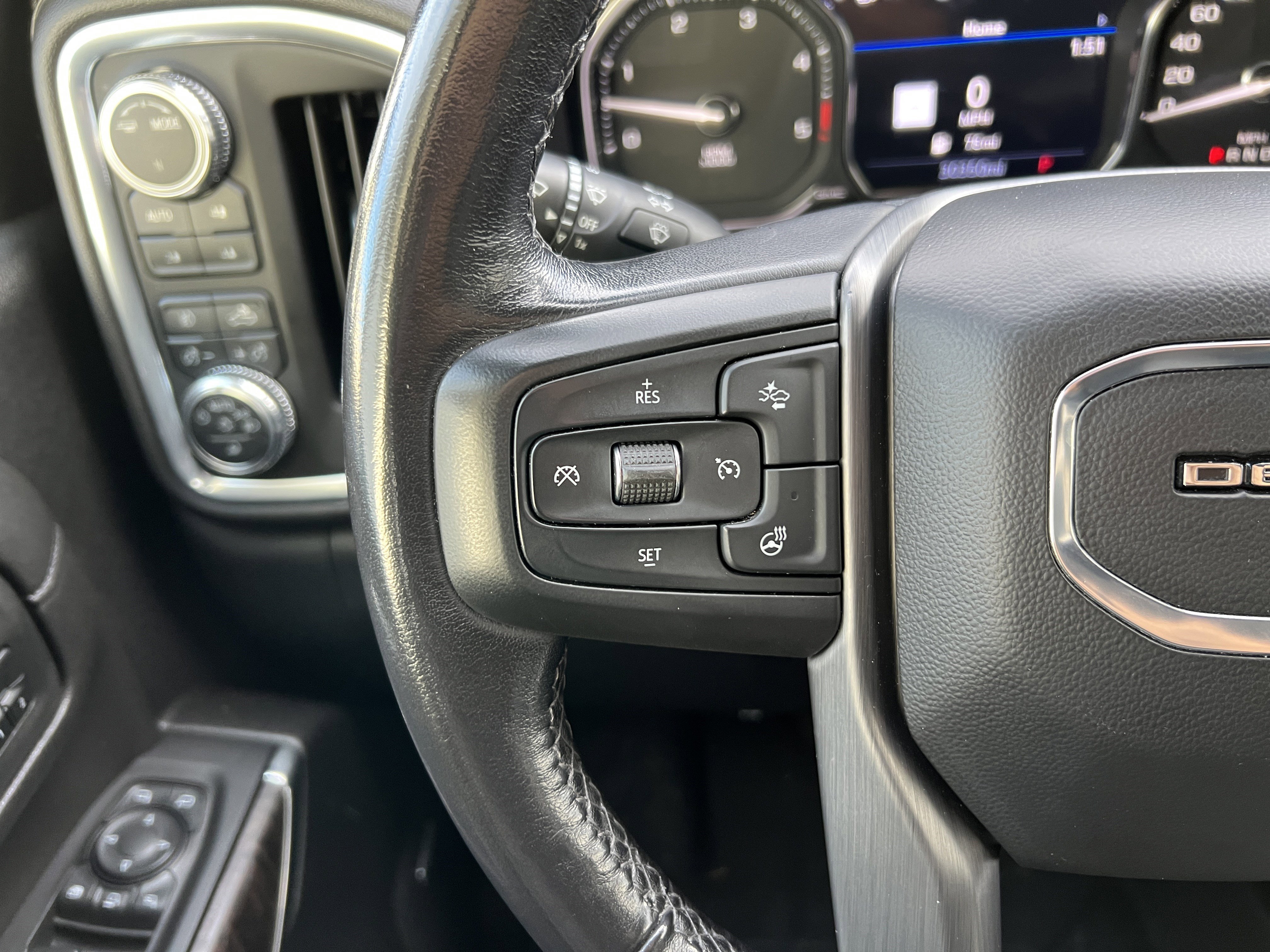 Used 2022 GMC Sierra 3500 Denali w/ Denali Ultimate Package image 27