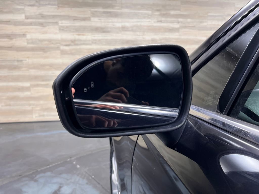 Used 2020 Ford Fusion SE FWD image 28