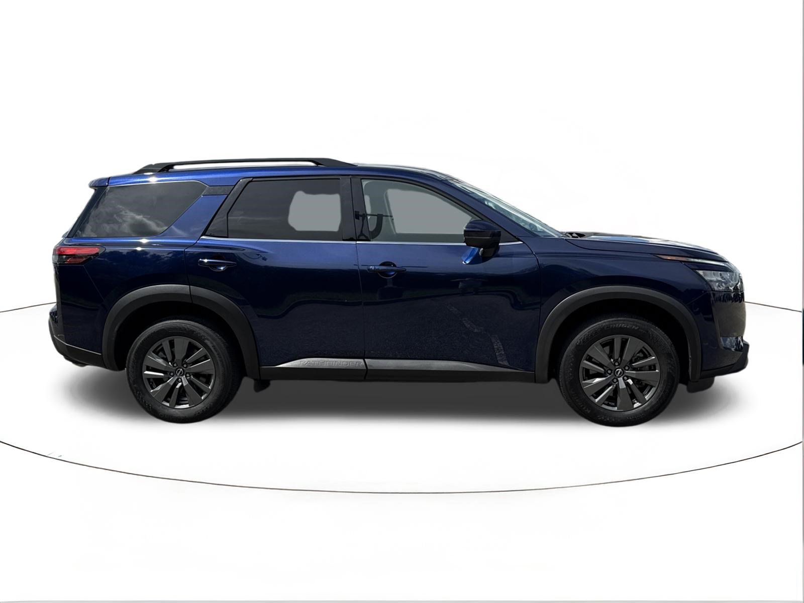 Used 2025 Nissan Pathfinder SV FWD image 2