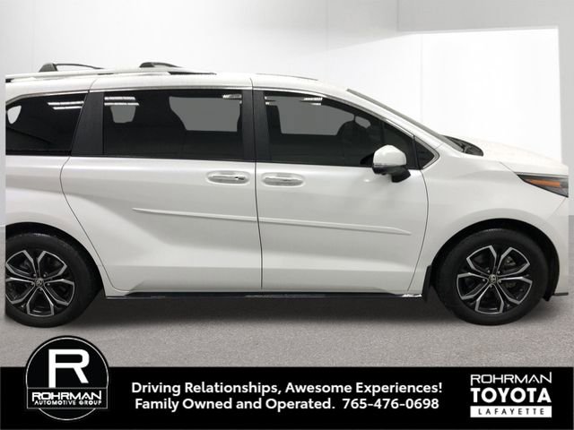 Used 2025 Toyota Sienna Platinum AWD/4WD image 9