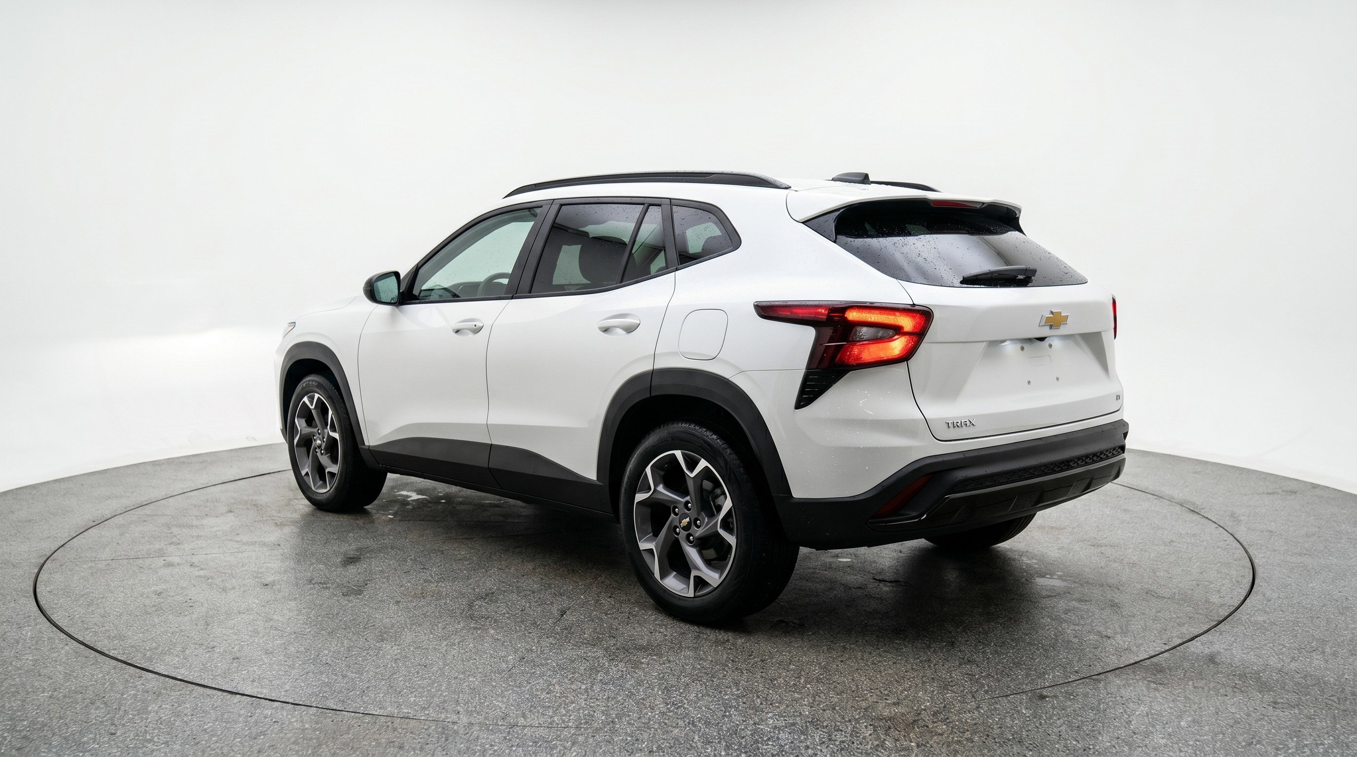 Used 2025 Chevrolet Trax LT FWD image 6