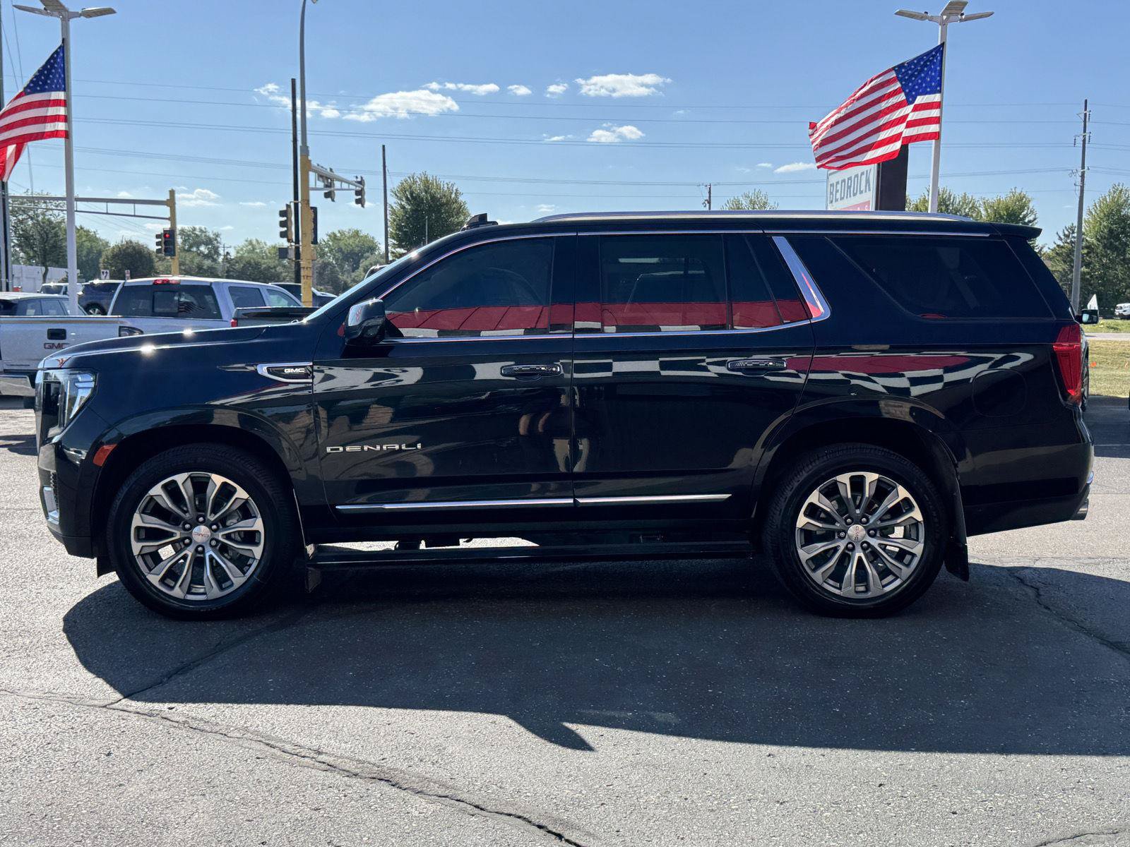 Used 2021 GMC Yukon Denali w/ Denali Premium Package AWD/4WD image 4