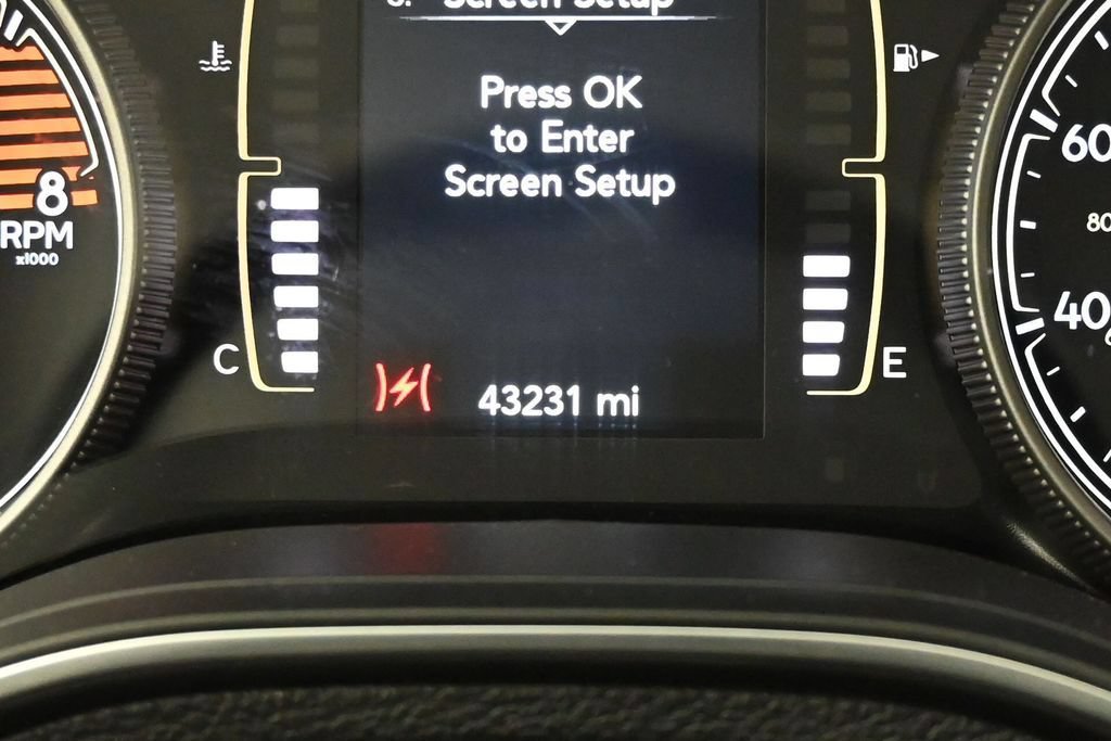 Used 2019 Jeep Cherokee Latitude Plus AWD/4WD image 13