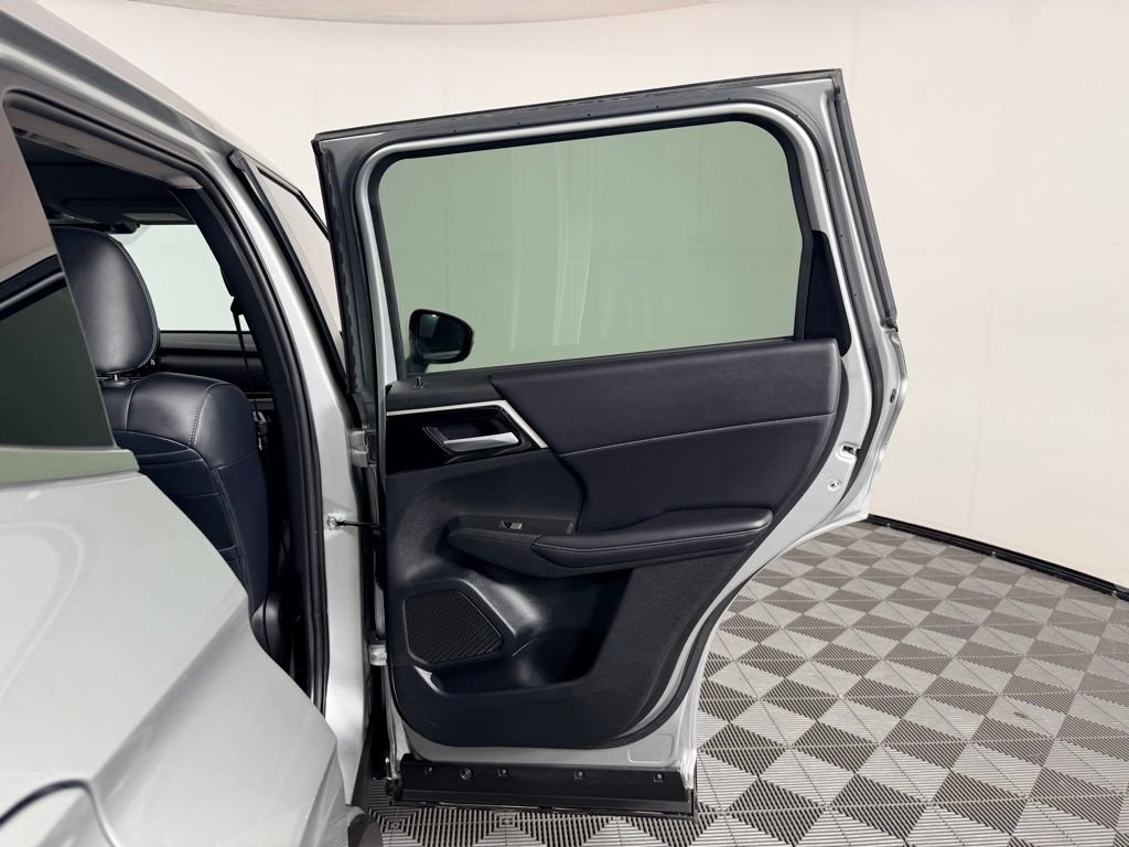Used 2024 Mitsubishi Outlander SE AWD/4WD image 32