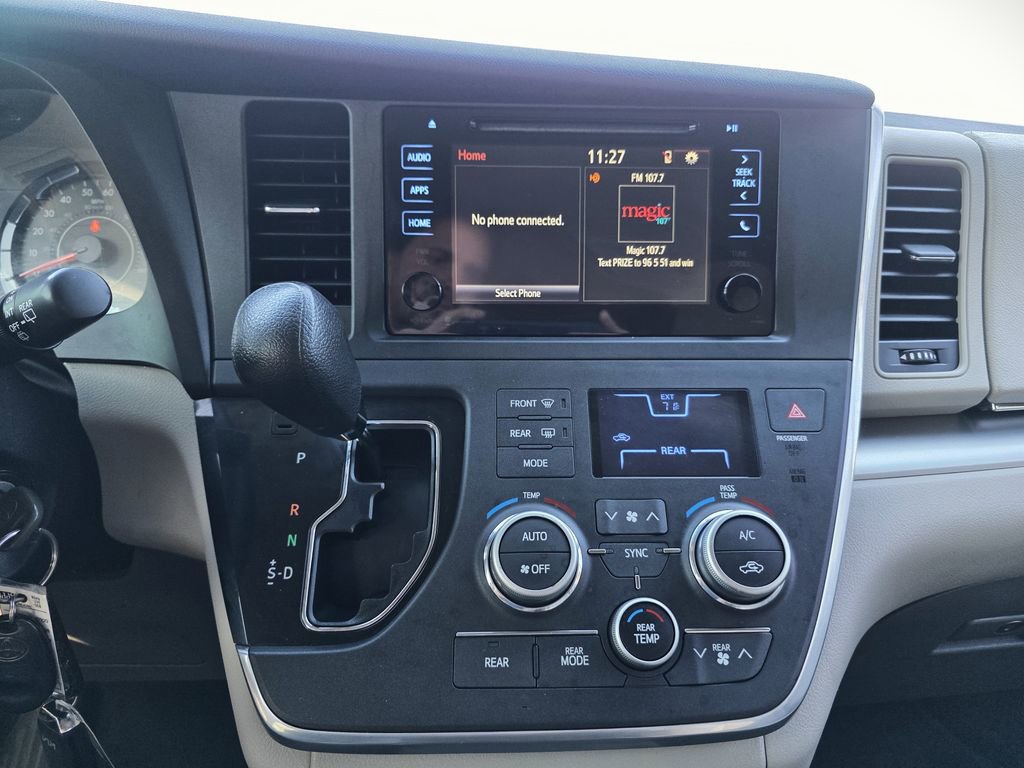 Used 2015 Toyota Sienna LE image 19