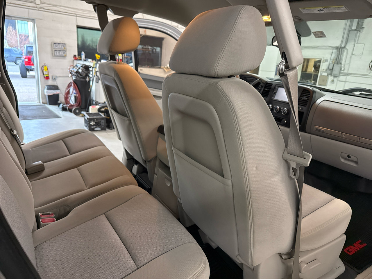 Used 2010 GMC Sierra 1500 SLE w/ Texas Edition image 34