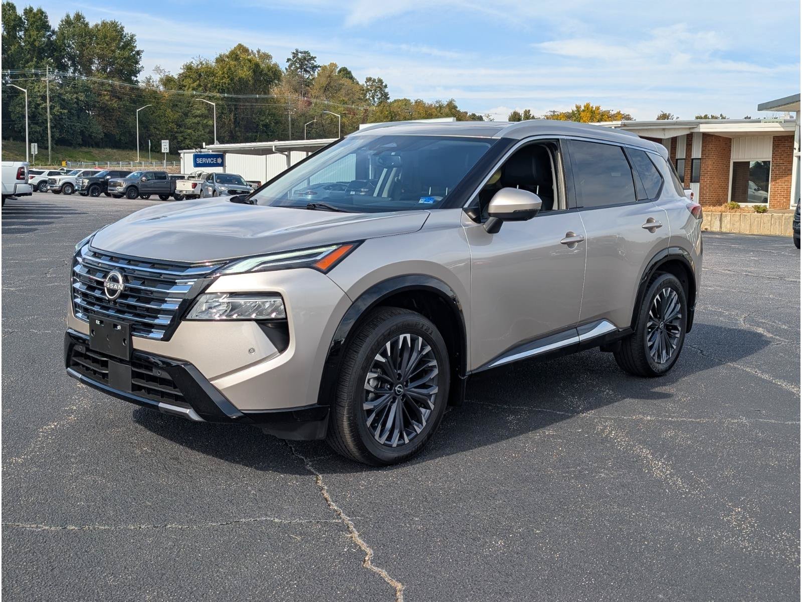 Used 2024 Nissan Rogue Platinum AWD/4WD image 3