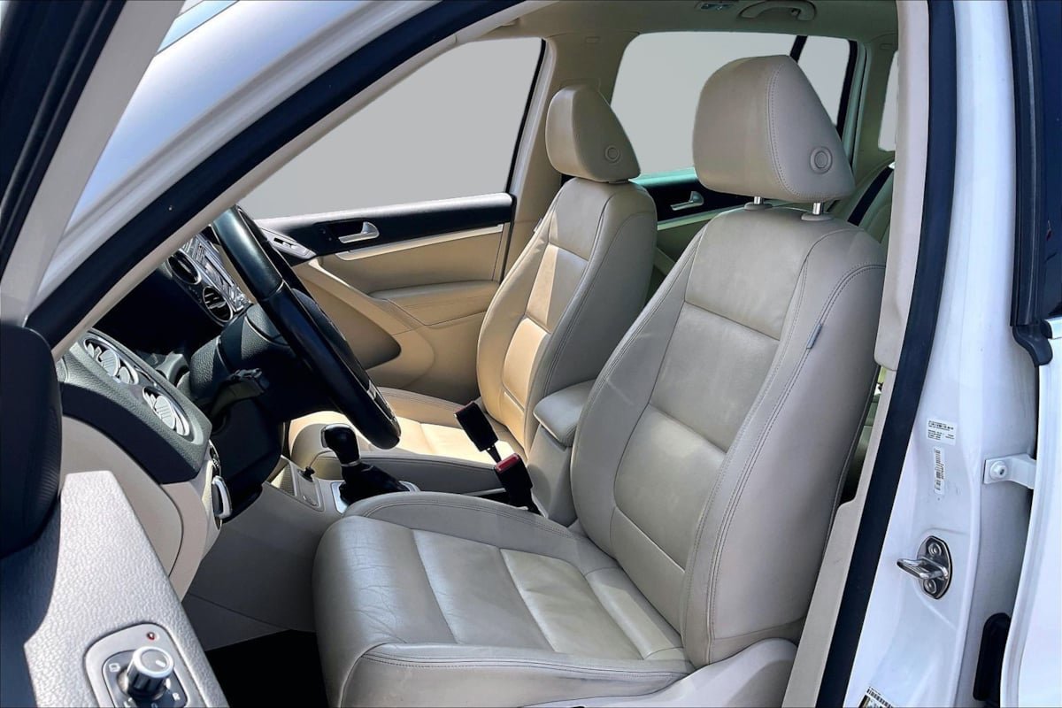 Used 2013 Volkswagen Tiguan SE FWD image 25